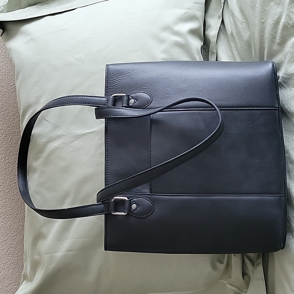 Chameleon conceal/carry tote